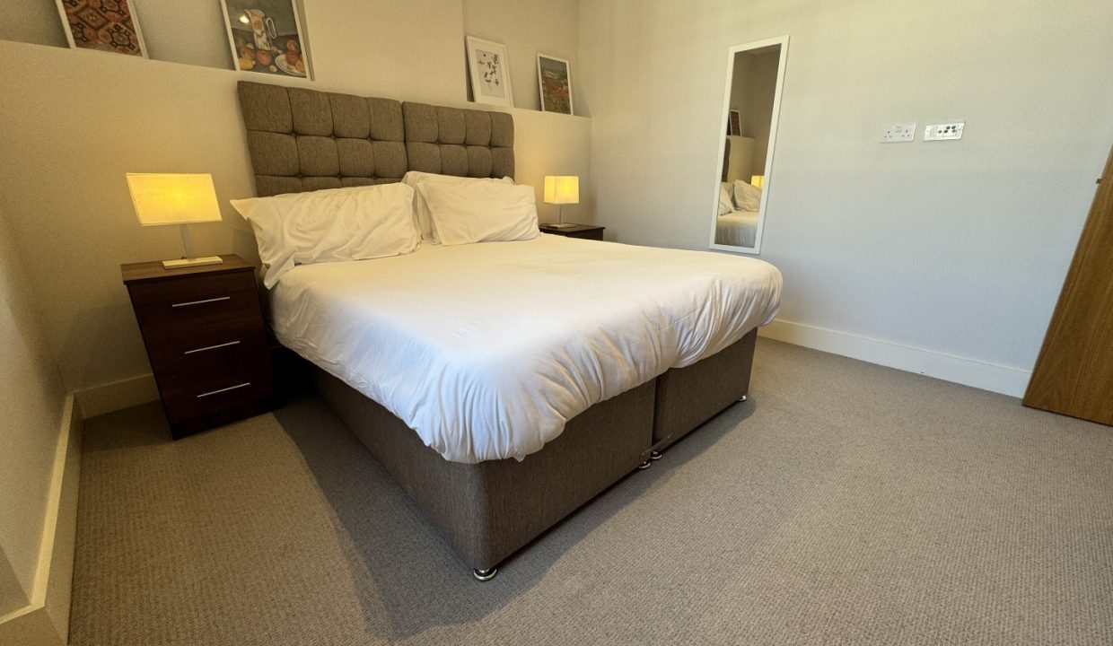 l master bedroom 2 (Large)