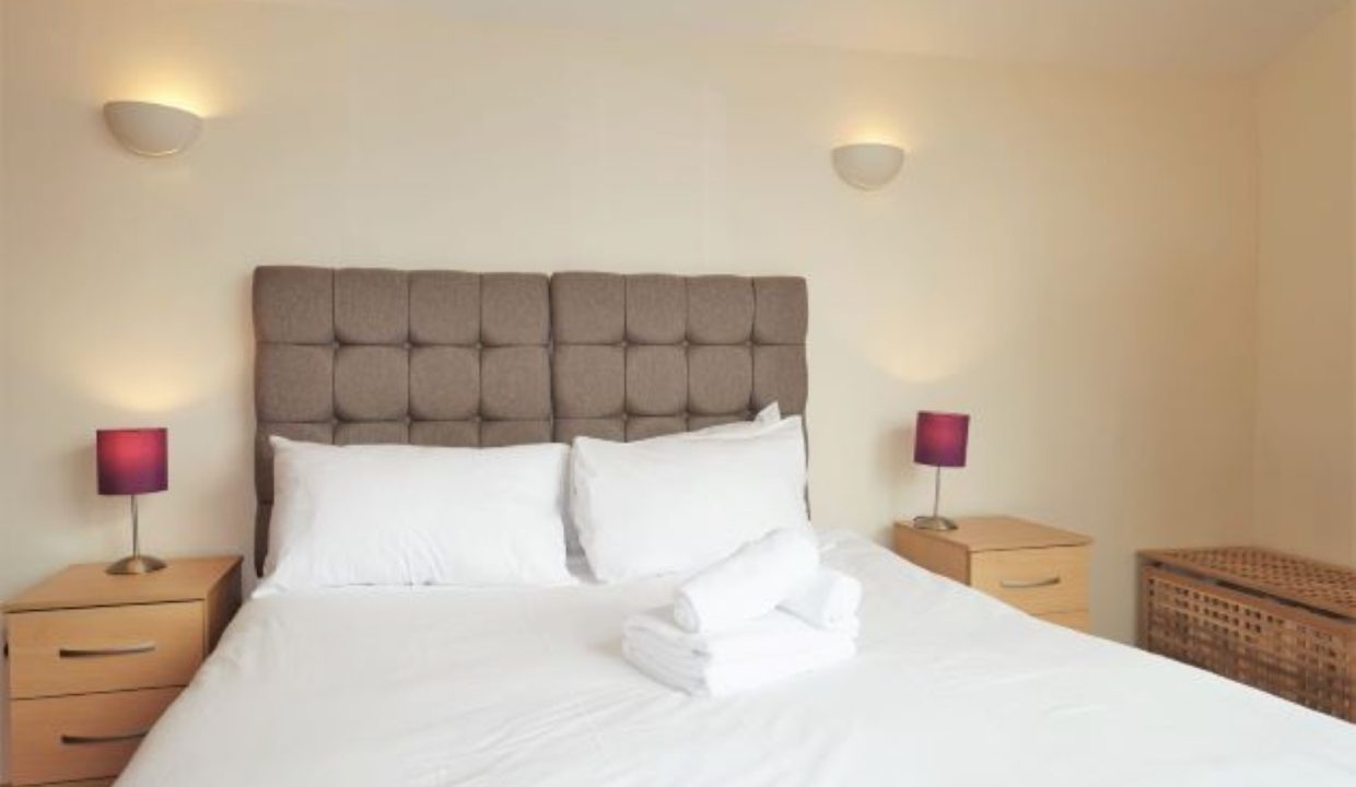 p bedroom Hampton Court 1 bed (Large)