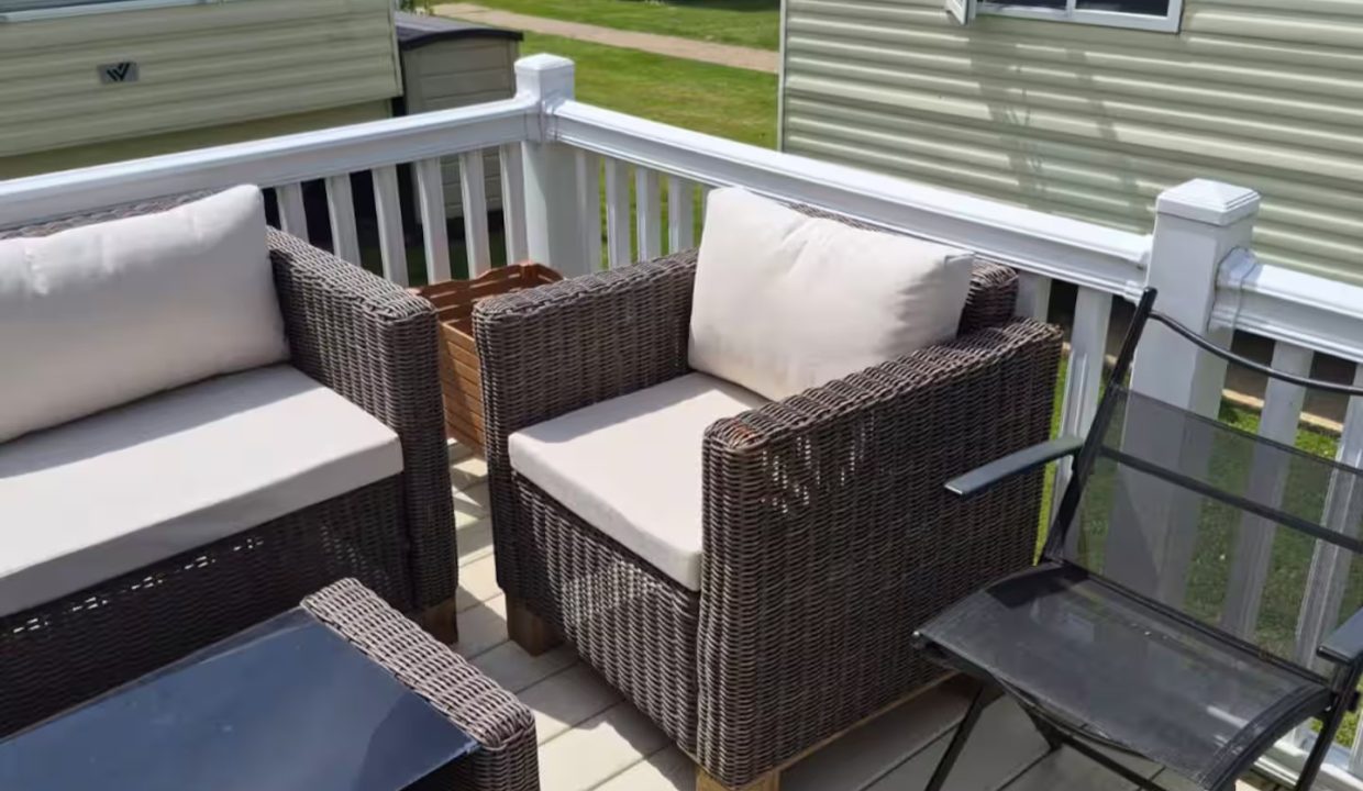 4 balcony