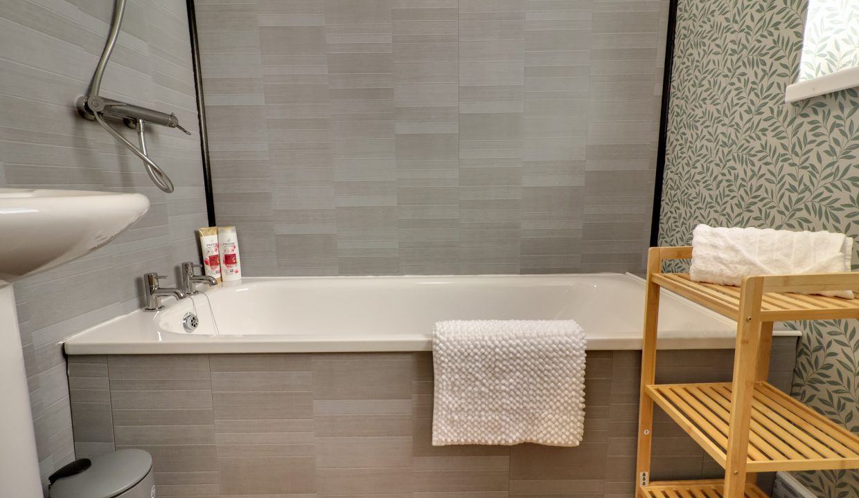 Bathroom 007