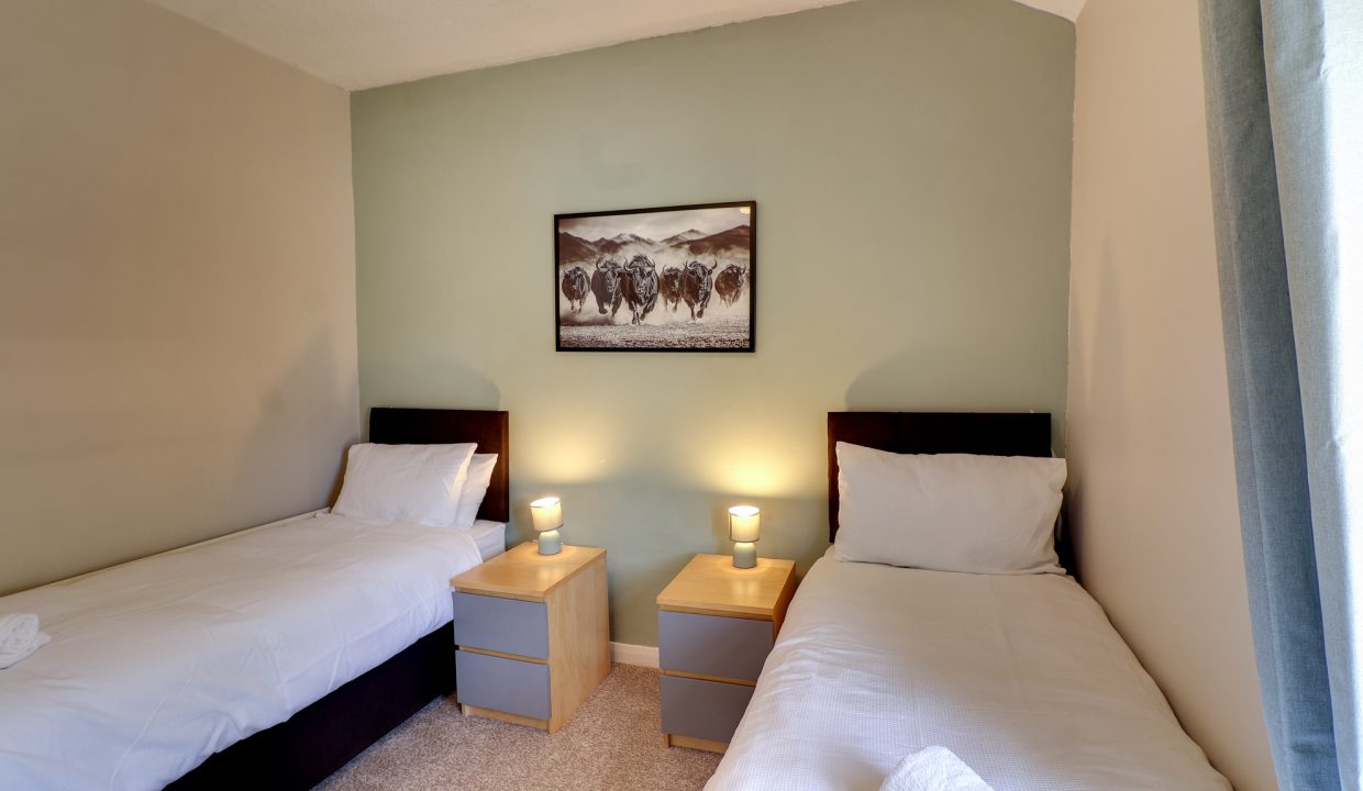 Bedroom_2 002