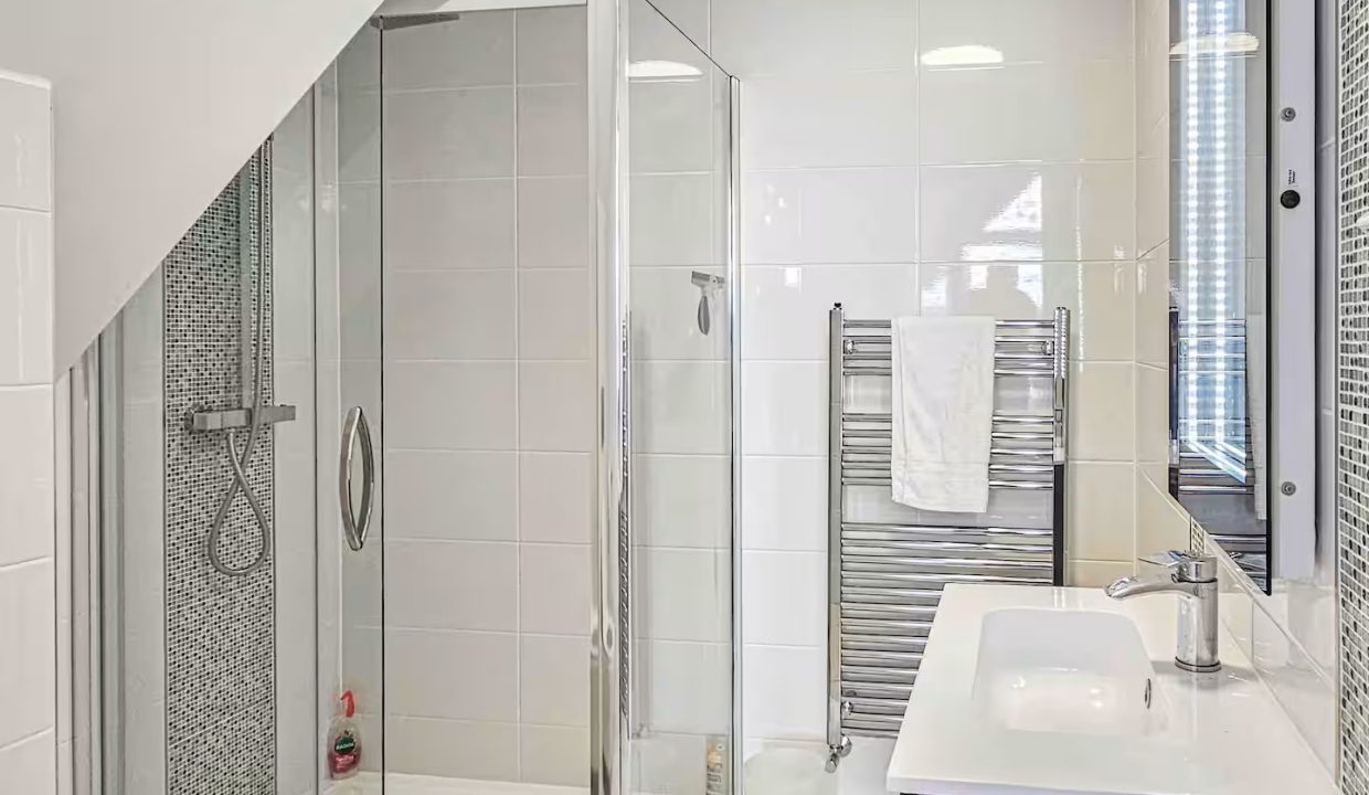 bathroom 1a